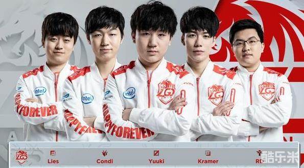 她首次参加 她首次参加